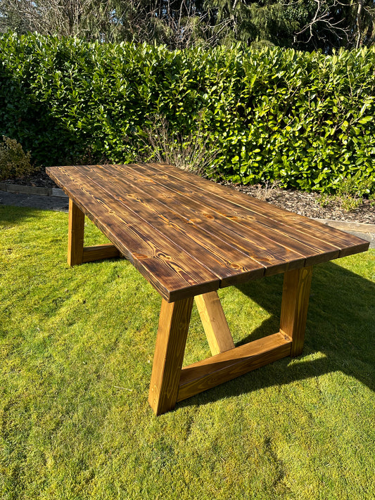 Handcrafted Wooden Garden Table – Bespoke Outdoor Furniture